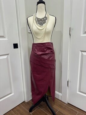 Commense Ruched Slit PU Leather Midi Skirt Size XSmall Burgundy NWTags